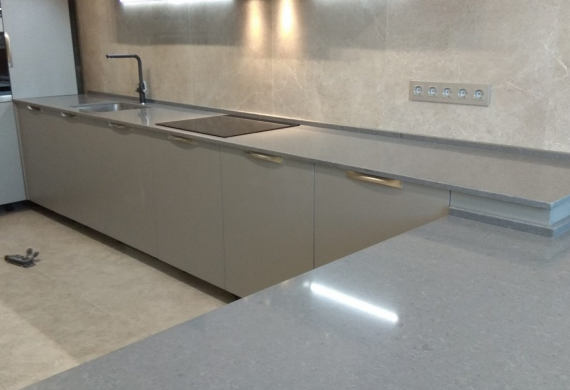 Г-образная столешница для кухни